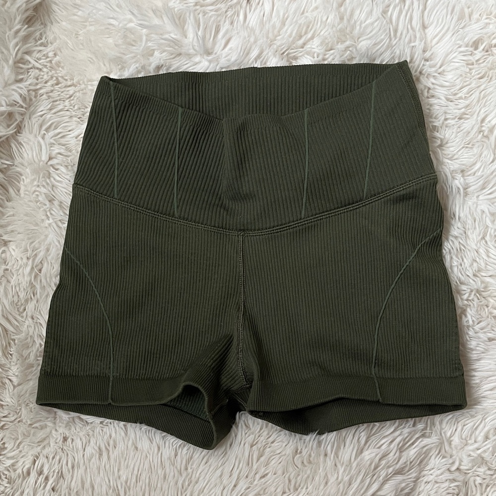Aerie Offline High Waisted Olive Green Women's Shorts - sz M